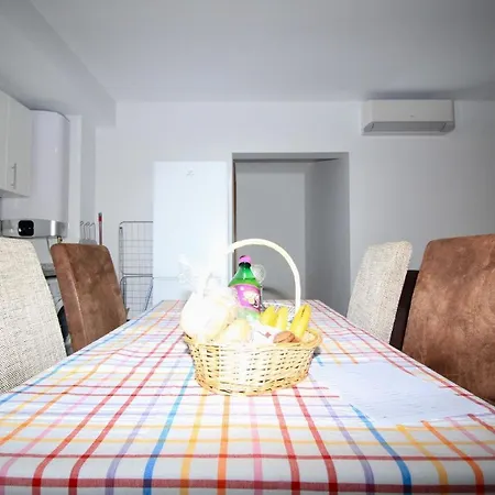 Apartment Ferienwohnung Fuer 4 Personen Ca 90 Qm In Cmara De Lobos, Madeira Suedkueste Von Madeira